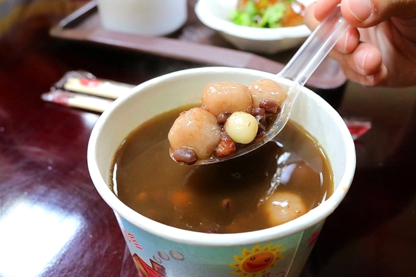 林口忠孝米苔目(桃園店):【桃園美食】桃園忠孝熱甜湯~愛吃燒仙草的人請注意囉/冬天來碗熱呼呼的紅豆湯和燒仙草賞讚啦~