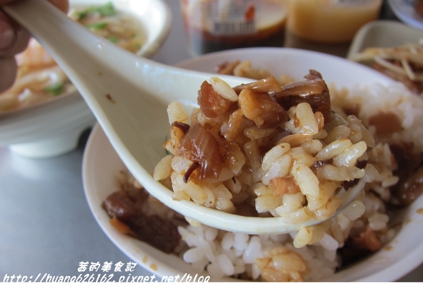 北港蘇蝦仁羹：【新北三重區】祖傳二代『北港蘇蝦仁羹』三重巷弄銅板美食/蝦仁羹/魯肉飯/滷大腸頭