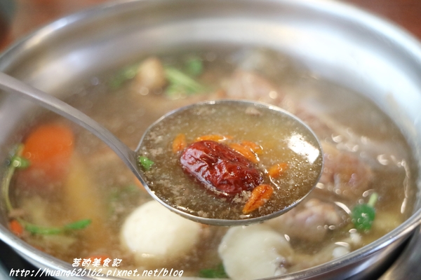 福鼎涮涮鍋:【新北新店區】獨特人氣花雕雞鍋『福鼎涮涮鍋』點主餐送肉盤一份、捷運七張站~