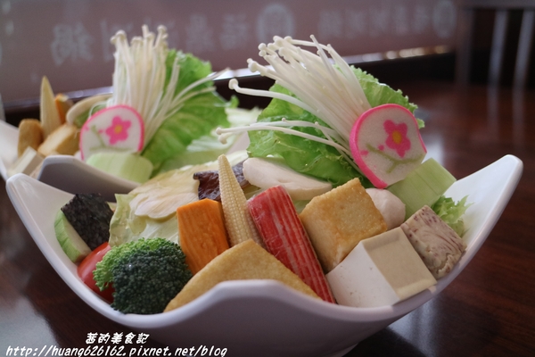 福鼎涮涮鍋:【新北新店區】獨特人氣花雕雞鍋『福鼎涮涮鍋』點主餐送肉盤一份、捷運七張站~