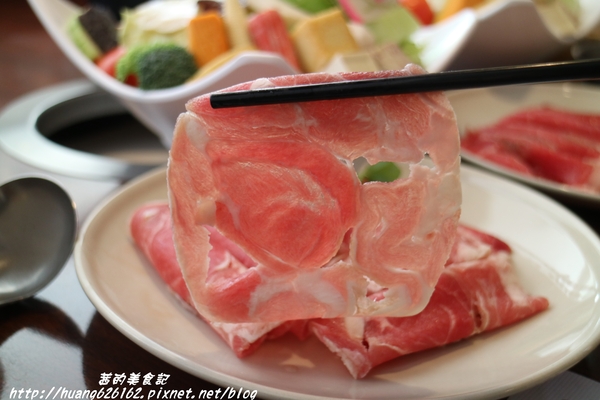 福鼎涮涮鍋:【新北新店區】獨特人氣花雕雞鍋『福鼎涮涮鍋』點主餐送肉盤一份、捷運七張站~