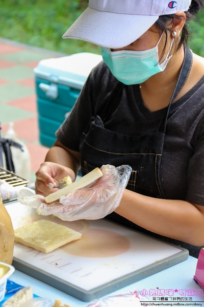 恩典號行動早餐車:【早餐推薦】☼恩典號行動早餐車☼龍眼木碳現烤吐司,口感香酥,人氣花生豬排吐司、蘋果雞肉吐司好好吃呀!♥♥