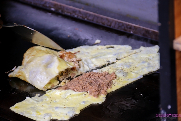 恩典號行動早餐車:【早餐推薦】☼恩典號行動早餐車☼龍眼木碳現烤吐司,口感香酥,人氣花生豬排吐司、蘋果雞肉吐司好好吃呀!♥♥