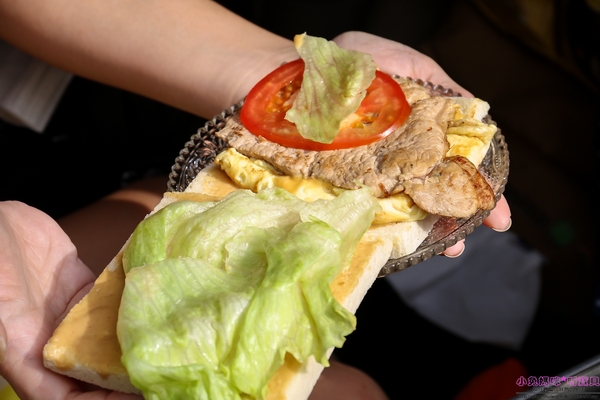 恩典號行動早餐車:【早餐推薦】☼恩典號行動早餐車☼龍眼木碳現烤吐司,口感香酥,人氣花生豬排吐司、蘋果雞肉吐司好好吃呀!♥♥