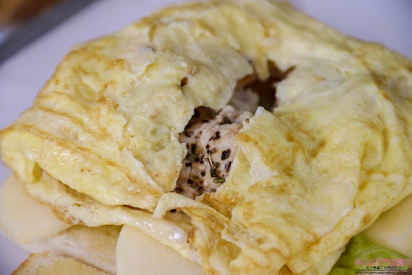 恩典號行動早餐車:【早餐推薦】☼恩典號行動早餐車☼龍眼木碳現烤吐司,口感香酥,人氣花生豬排吐司、蘋果雞肉吐司好好吃呀!♥♥