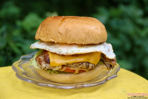 恩典號行動早餐車:【早餐推薦】☼恩典號行動早餐車☼龍眼木碳現烤吐司,口感香酥,人氣花生豬排吐司、蘋果雞肉吐司好好吃呀!♥♥
