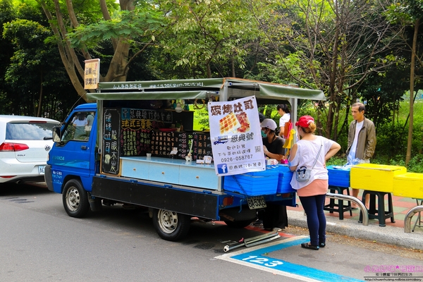 恩典號行動早餐車:【早餐推薦】☼恩典號行動早餐車☼龍眼木碳現烤吐司,口感香酥,人氣花生豬排吐司、蘋果雞肉吐司好好吃呀!♥♥