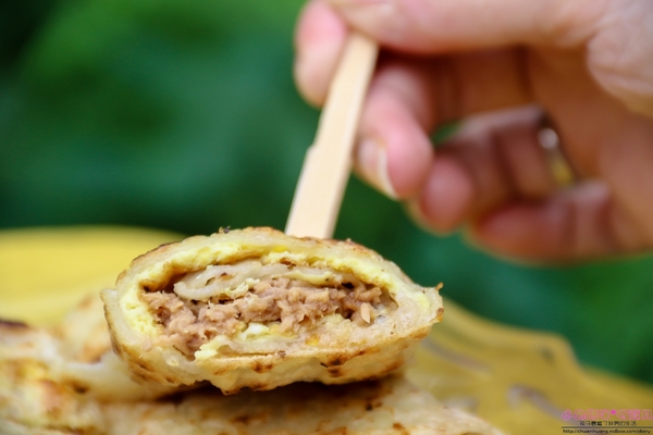 恩典號行動早餐車:【早餐推薦】☼恩典號行動早餐車☼龍眼木碳現烤吐司,口感香酥,人氣花生豬排吐司、蘋果雞肉吐司好好吃呀!♥♥