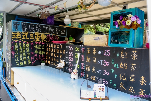 恩典號行動早餐車:【早餐推薦】☼恩典號行動早餐車☼龍眼木碳現烤吐司,口感香酥,人氣花生豬排吐司、蘋果雞肉吐司好好吃呀!♥♥