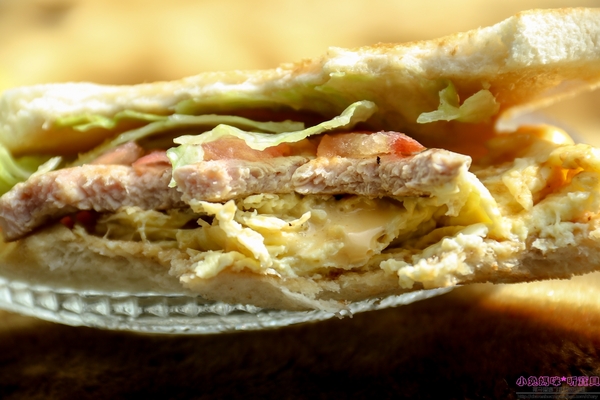 恩典號行動早餐車:【早餐推薦】☼恩典號行動早餐車☼龍眼木碳現烤吐司,口感香酥,人氣花生豬排吐司、蘋果雞肉吐司好好吃呀!♥♥