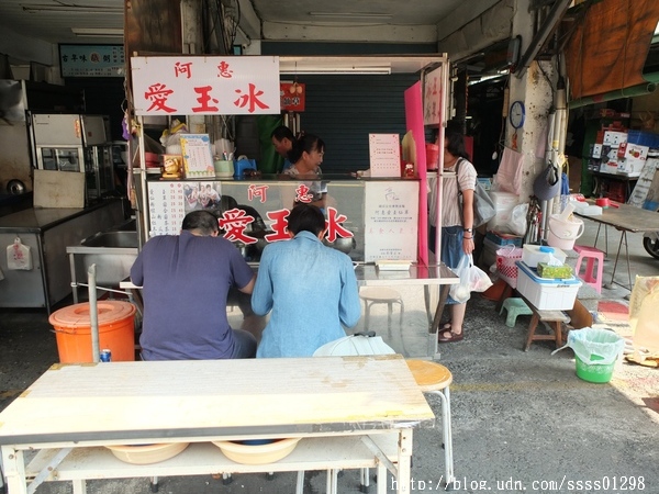 阿惠仙草愛玉冰:【美食特搜。高雄苓雅區】阿惠愛玉冰。國民市場必吃愛玉冰 用料天然實在 屹立20年的人情味小攤子