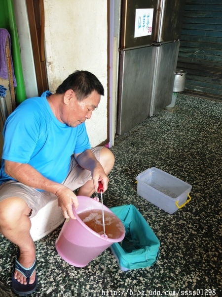 阿惠仙草愛玉冰:【美食特搜。高雄苓雅區】阿惠愛玉冰。國民市場必吃愛玉冰 用料天然實在 屹立20年的人情味小攤子