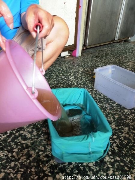 阿惠仙草愛玉冰:【美食特搜。高雄苓雅區】阿惠愛玉冰。國民市場必吃愛玉冰 用料天然實在 屹立20年的人情味小攤子