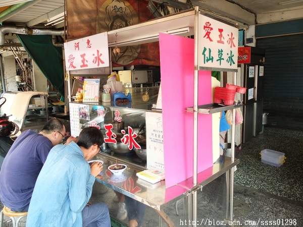 阿惠仙草愛玉冰:【美食特搜。高雄苓雅區】阿惠愛玉冰。國民市場必吃愛玉冰 用料天然實在 屹立20年的人情味小攤子