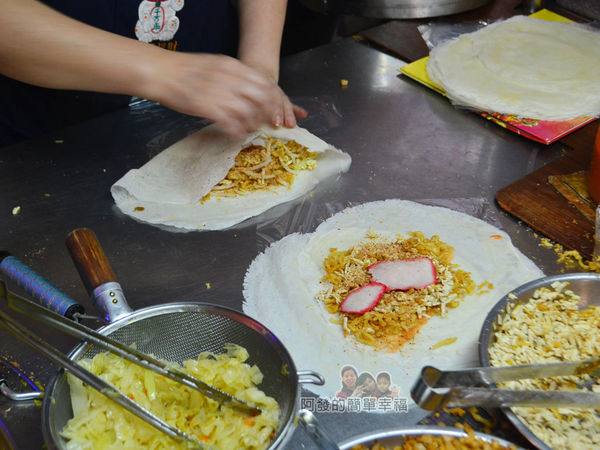 新莊媽祖廟口潤餅捲10-捲起來