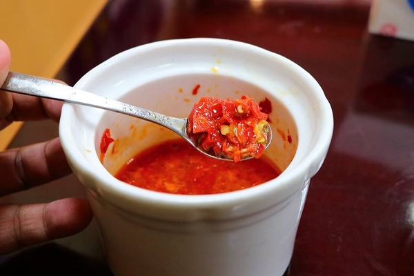 尚豪大腸赤肉麵線/肉粽/四神湯:【桃園美食】尚豪赤肉大腸麵線~力行市場古早味赤肉麵線,搭配肉粽及四神湯組合還不錯