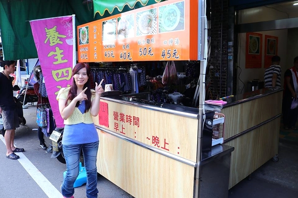 尚豪大腸赤肉麵線/肉粽/四神湯:【桃園美食】尚豪赤肉大腸麵線~力行市場古早味赤肉麵線,搭配肉粽及四神湯組合還不錯