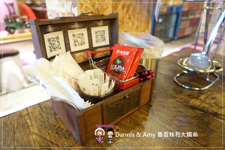 20161106《台中北區火鍋新開幕》一鼎豐麻辣香。道地四川麻辣口味。鴨血豆腐鍋底無限續。養生黑豆茶。火山爆發沙朗牛︱工業風裝潢好拍照聚餐好選擇 （影片） (25).jpg