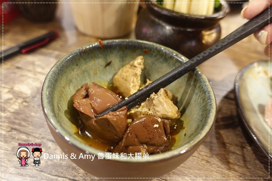 20161106《台中北區火鍋新開幕》一鼎豐麻辣香。道地四川麻辣口味。鴨血豆腐鍋底無限續。養生黑豆茶。火山爆發沙朗牛︱工業風裝潢好拍照聚餐好選擇 （影片） (53).jpg