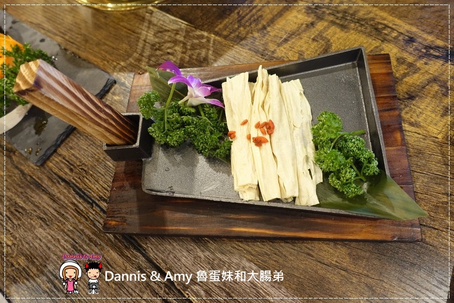 20161106《台中北區火鍋新開幕》一鼎豐麻辣香。道地四川麻辣口味。鴨血豆腐鍋底無限續。養生黑豆茶。火山爆發沙朗牛︱工業風裝潢好拍照聚餐好選擇 （影片） (47).jpg