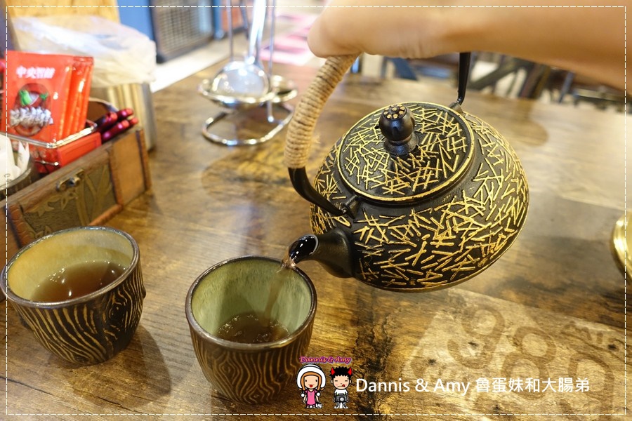 20161106《台中北區火鍋新開幕》一鼎豐麻辣香。道地四川麻辣口味。鴨血豆腐鍋底無限續。養生黑豆茶。火山爆發沙朗牛︱工業風裝潢好拍照聚餐好選擇 （影片） (24).jpg