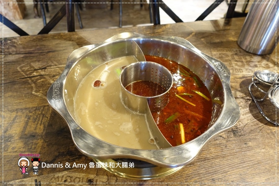 20161106《台中北區火鍋新開幕》一鼎豐麻辣香。道地四川麻辣口味。鴨血豆腐鍋底無限續。養生黑豆茶。火山爆發沙朗牛︱工業風裝潢好拍照聚餐好選擇 （影片） (23).jpg