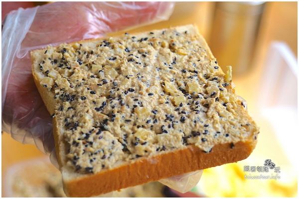 晨吉司漢肉排蛋吐司(龜山大同店)：龜山擺好擺滿的肉排蛋吐司【晨吉司漢】