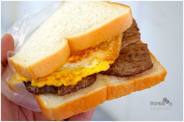 晨吉司漢肉排蛋吐司(龜山大同店)：龜山擺好擺滿的肉排蛋吐司【晨吉司漢】