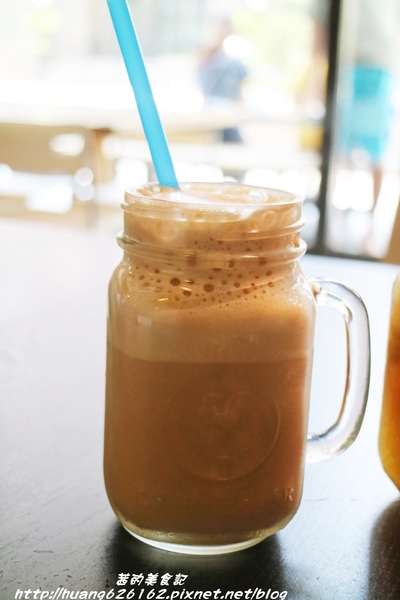 Aqua Kiss 水吻2(Surfer店):【台北內湖區】愛評體驗團『Aqua Kiss 水吻2(Surfer店)』披薩千層塔/炸雞翅/還有近期推出商業午餐Kiss精燉紅燒牛肉麵 都非常好吃