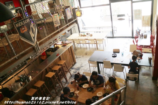 Aqua Kiss 水吻2(Surfer店):【台北內湖區】愛評體驗團『Aqua Kiss 水吻2(Surfer店)』披薩千層塔/炸雞翅/還有近期推出商業午餐Kiss精燉紅燒牛肉麵 都非常好吃