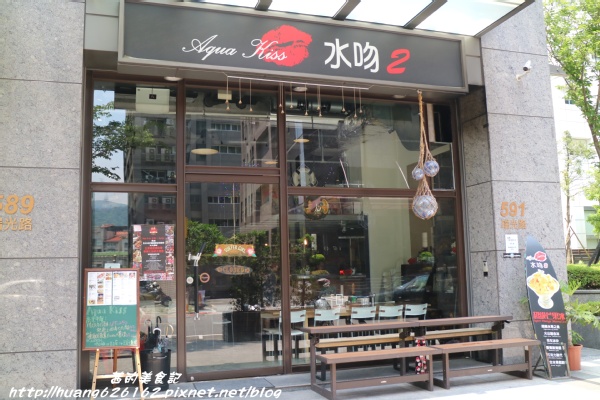 Aqua Kiss 水吻2(Surfer店):【台北內湖區】愛評體驗團『Aqua Kiss 水吻2(Surfer店)』披薩千層塔/炸雞翅/還有近期推出商業午餐Kiss精燉紅燒牛肉麵 都非常好吃
