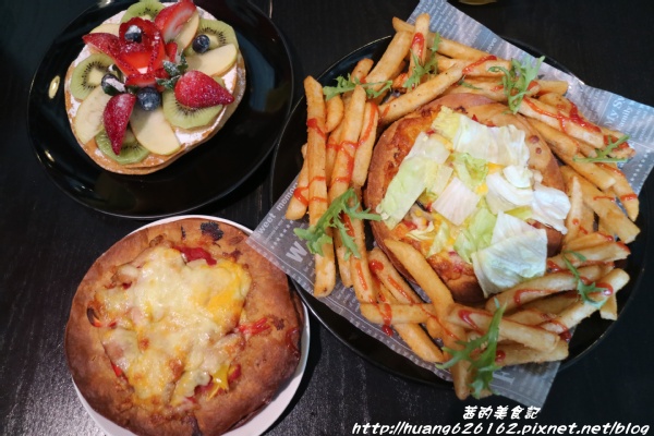 Aqua Kiss 水吻2(Surfer店):【台北內湖區】愛評體驗團『Aqua Kiss 水吻2(Surfer店)』披薩千層塔/炸雞翅/還有近期推出商業午餐Kiss精燉紅燒牛肉麵 都非常好吃