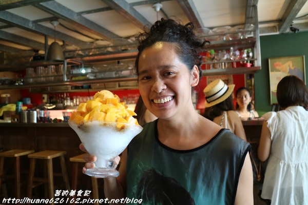 Aqua Kiss 水吻2(Surfer店):【台北內湖區】愛評體驗團『Aqua Kiss 水吻2(Surfer店)』披薩千層塔/炸雞翅/還有近期推出商業午餐Kiss精燉紅燒牛肉麵 都非常好吃