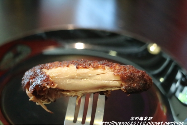 Aqua Kiss 水吻2(Surfer店):【台北內湖區】愛評體驗團『Aqua Kiss 水吻2(Surfer店)』披薩千層塔/炸雞翅/還有近期推出商業午餐Kiss精燉紅燒牛肉麵 都非常好吃