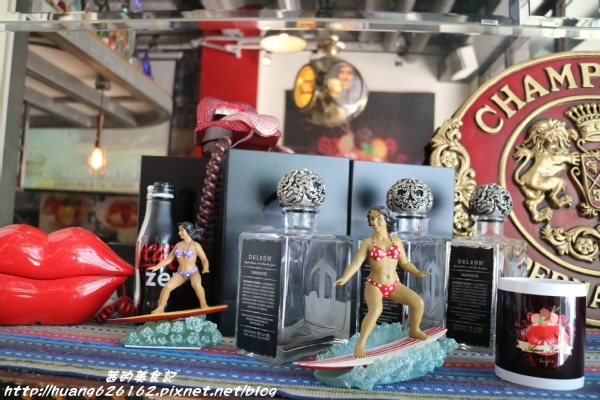 Aqua Kiss 水吻2(Surfer店):【台北內湖區】愛評體驗團『Aqua Kiss 水吻2(Surfer店)』披薩千層塔/炸雞翅/還有近期推出商業午餐Kiss精燉紅燒牛肉麵 都非常好吃