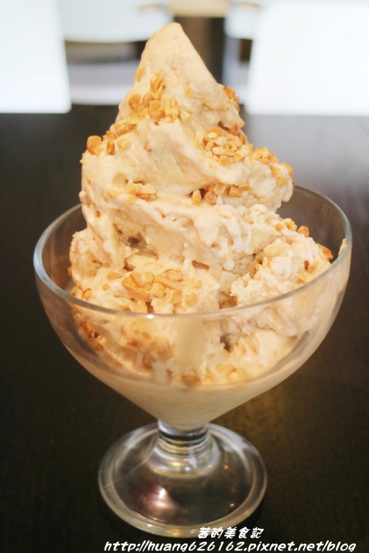 Aqua Kiss 水吻2(Surfer店):【台北內湖區】愛評體驗團『Aqua Kiss 水吻2(Surfer店)』披薩千層塔/炸雞翅/還有近期推出商業午餐Kiss精燉紅燒牛肉麵 都非常好吃