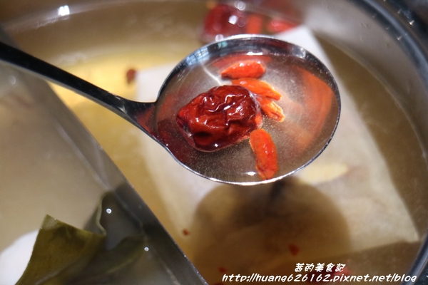 好食多涮涮屋(大安店)：【台北大安區】東區鍋物推薦『好食多涮涮屋大安店』大推無骨牛小排/極黑和牛/天使紅蝦/日本北海道干貝