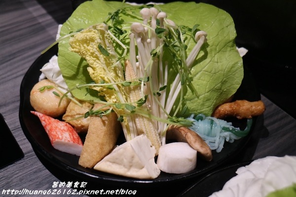 好食多涮涮屋(大安店)：【台北大安區】東區鍋物推薦『好食多涮涮屋大安店』大推無骨牛小排/極黑和牛/天使紅蝦/日本北海道干貝