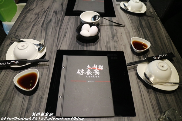 好食多涮涮屋(大安店)：【台北大安區】東區鍋物推薦『好食多涮涮屋大安店』大推無骨牛小排/極黑和牛/天使紅蝦/日本北海道干貝