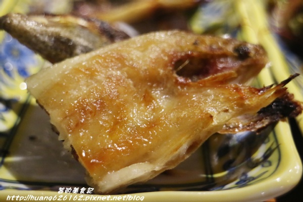 香聚餐酒館:【台北大安區】東區餐酒館推薦『香聚餐酒館 The Dainties Bistro』必點日式料理丼飯/燒烤 鮮烤透抽(青醬)、手作鮮魚一夜干、烤豬五花私房辣味....每一道料理都非常下酒好吃~