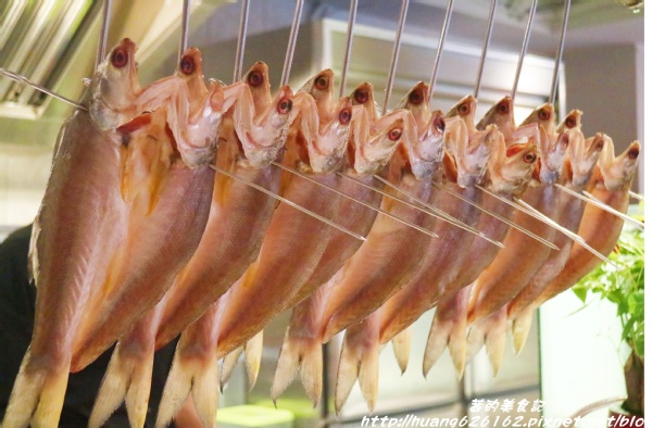 香聚餐酒館:【台北大安區】東區餐酒館推薦『香聚餐酒館 The Dainties Bistro』必點日式料理丼飯/燒烤 鮮烤透抽(青醬)、手作鮮魚一夜干、烤豬五花私房辣味....每一道料理都非常下酒好吃~