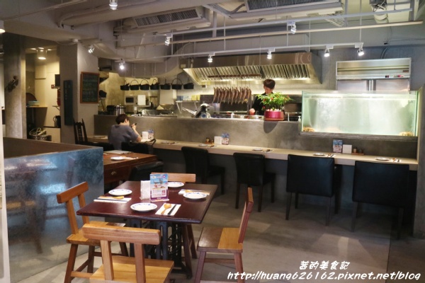 香聚餐酒館:【台北大安區】東區餐酒館推薦『香聚餐酒館 The Dainties Bistro』必點日式料理丼飯/燒烤 鮮烤透抽(青醬)、手作鮮魚一夜干、烤豬五花私房辣味....每一道料理都非常下酒好吃~
