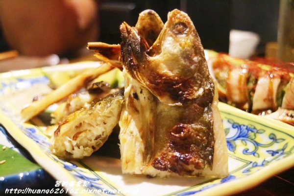 香聚餐酒館:【台北大安區】東區餐酒館推薦『香聚餐酒館 The Dainties Bistro』必點日式料理丼飯/燒烤 鮮烤透抽(青醬)、手作鮮魚一夜干、烤豬五花私房辣味....每一道料理都非常下酒好吃~