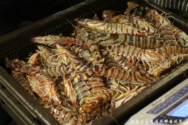 大江戶町活海鮮鐵板燒:台中小三井『大江戶町活海鮮鐵板燒』超高CP值美食/漁市鐵板燒