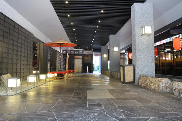 大江戶町活海鮮鐵板燒:台中小三井『大江戶町活海鮮鐵板燒』超高CP值美食/漁市鐵板燒