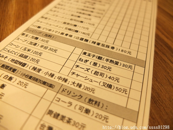 大海拉麵(高雄店):【美食特搜。高雄前鎮區】大海拉麵(高雄店)。高人氣好評!湯頭濃郁 道地福岡博多拉麵 不用去日本也吃的到喔!