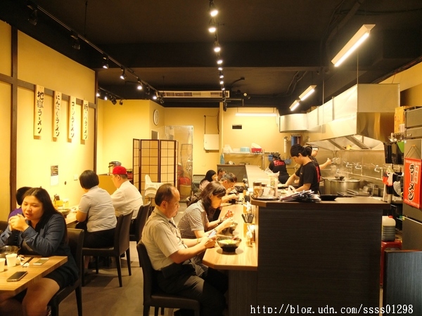 大海拉麵(高雄店):【美食特搜。高雄前鎮區】大海拉麵(高雄店)。高人氣好評!湯頭濃郁 道地福岡博多拉麵 不用去日本也吃的到喔!