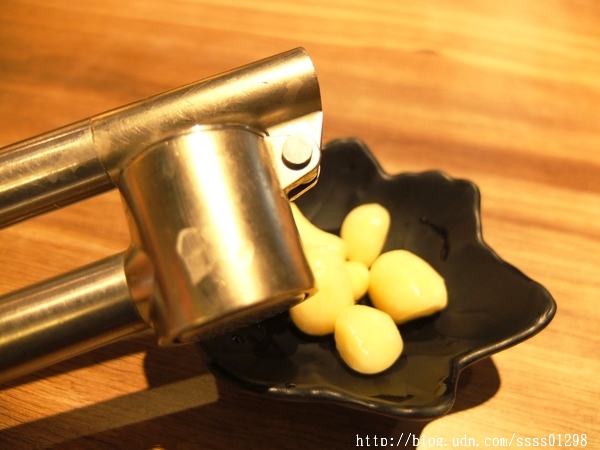 大海拉麵(高雄店):【美食特搜。高雄前鎮區】大海拉麵(高雄店)。高人氣好評!湯頭濃郁 道地福岡博多拉麵 不用去日本也吃的到喔!