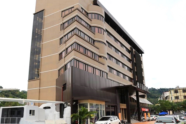 King Bridge Hotel 橋王花園酒店：【台中景點】大坑風景區新亮點~橋王花園酒店/L❤VE造景/幸福航站愛情概念館/戶外婚禮或婚紗拍攝的幸福的國度