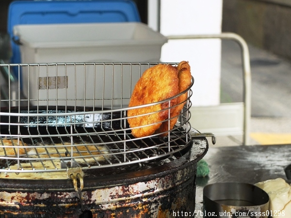 上海老爹蔥肉煎餅:【美食特搜。台南新化區】上海老爹蔥肉煎餅。新化老街美食 純手工美味 單賣蔥肉煎餅屹立40多個年頭